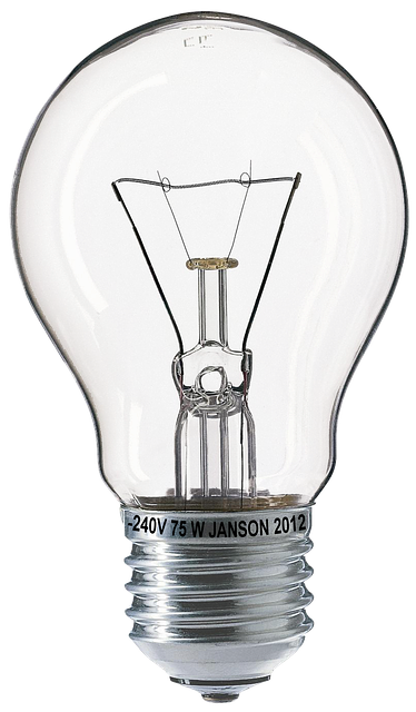 zespół SEO omawia strukturę informacji i raporty analityczne w biurze Warszawa